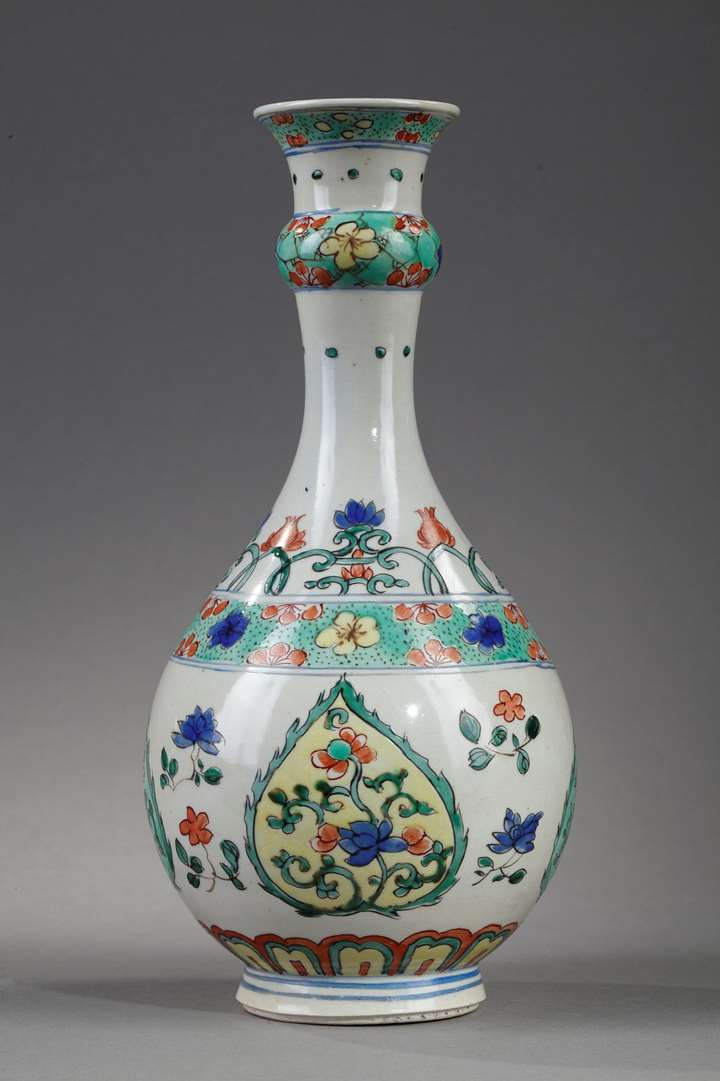 Bottle oriental style  Famille verte porcelain